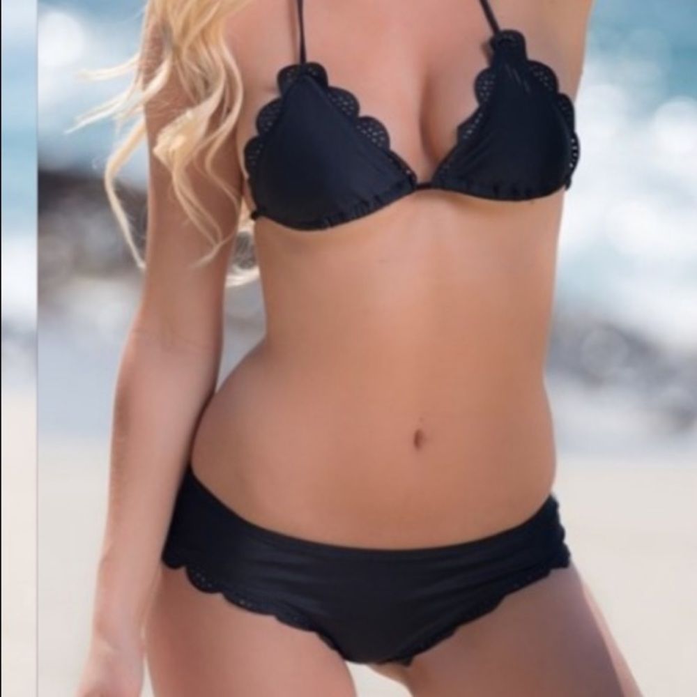 Scalloped Bikini - Picture 2 of 8